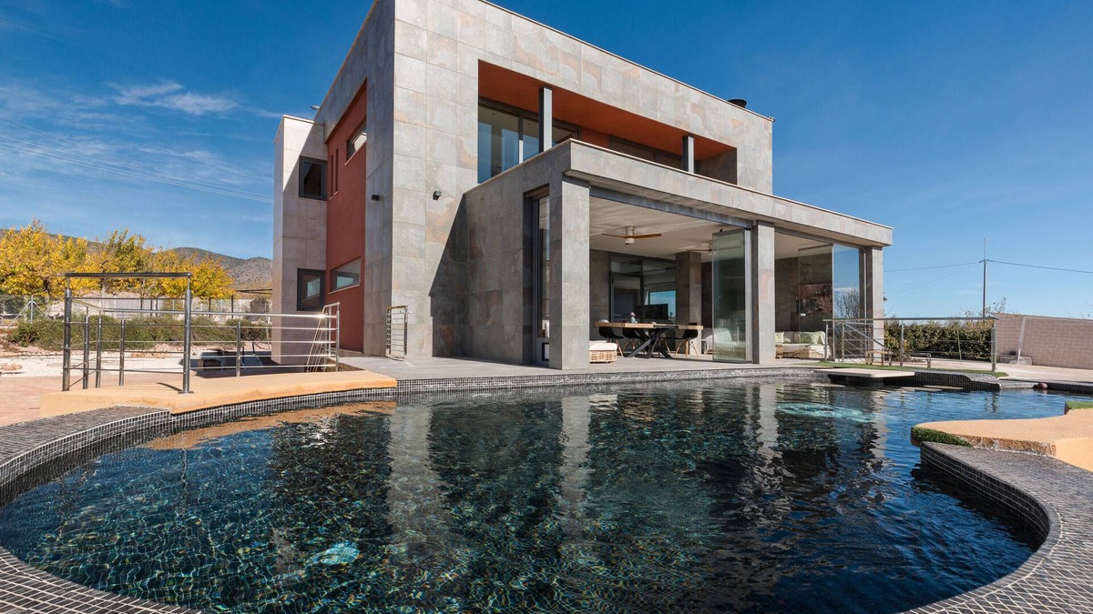 Caravaca de la Cruz Ski Chalet | Chalet 'Villa Cruz' with Mountain Views, Wi-Fi and Air Conditioning