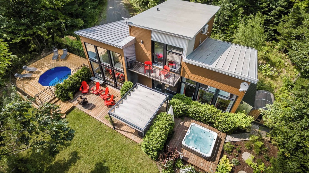 Sainte-Beatrix Ski Chalet | Chalet Villa Bianca Spa & river access