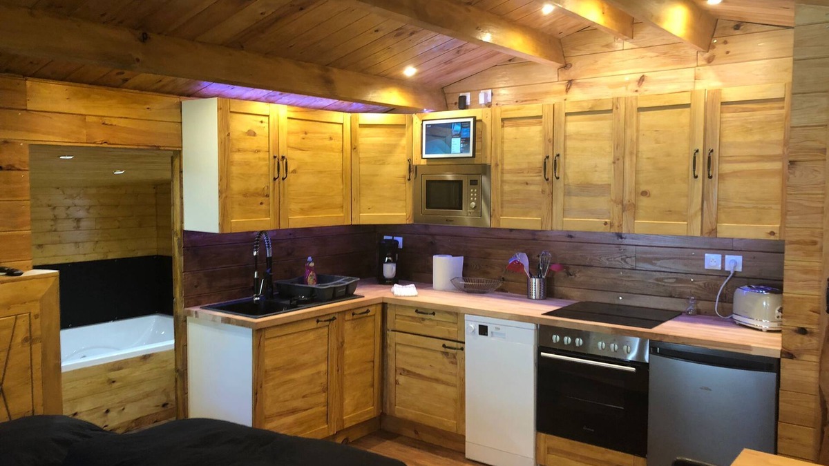 Camaret-sur-Aigues Ski Chalet | Chalet VIP mit Privatem Jacuzzi und Garten