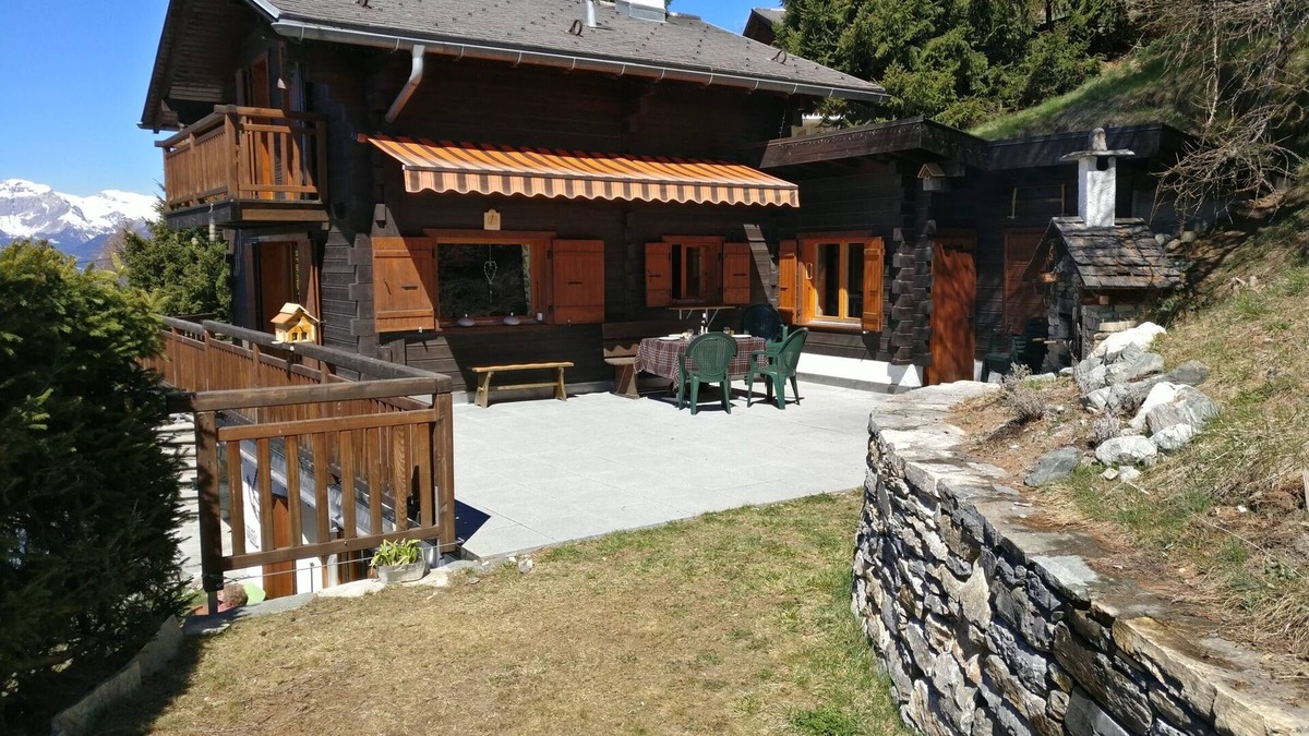 St. Luc Ski Chalet | Chalet VOLIÈRE HAUT -Outside : chalet for 8 persons, large terrace, garden, balcony, barbecue, sun t