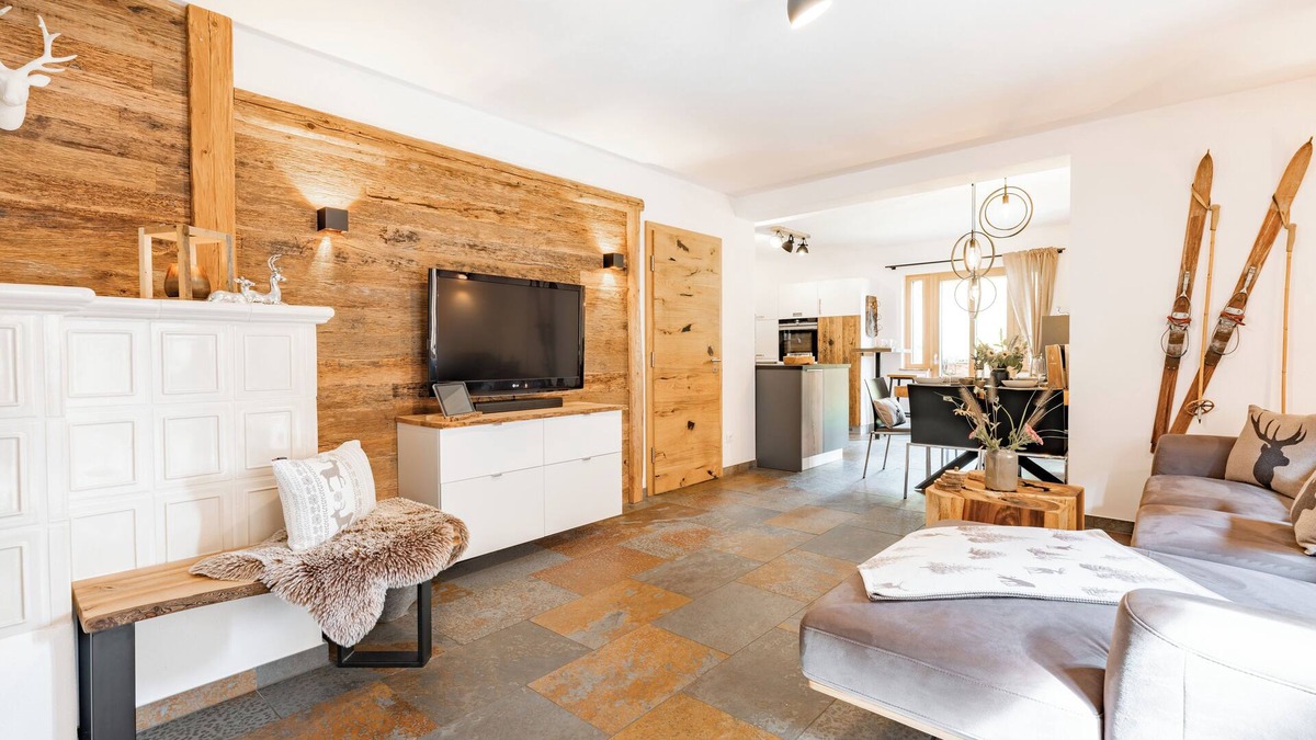 Heiligenblut Apartment | Chalet Waldhäusl: Luxury with Sauna, Whirlpool & Mountain Views for 6 Guests