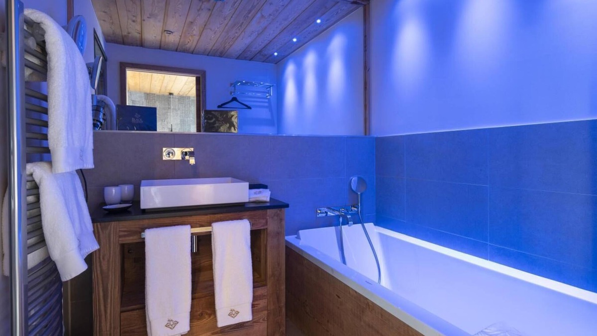Val-Thorens Ski Chalet | Chalet, wifi, 50m from ski slopes, sauna, hammam, terrace, balcony, fireplace or stove, tv