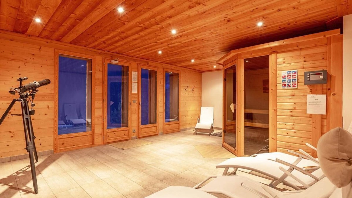 Nancroit Ski Chalet | Chalet, wifi, view valley, sauna, balcony, fireplace or stove, parking, tv, ski locker, 330m²
