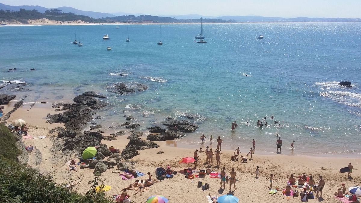 Loredo Ski Chalet | Chalet with 5 bedrooms, pool, and tennis court, just 5 minutes from the beach