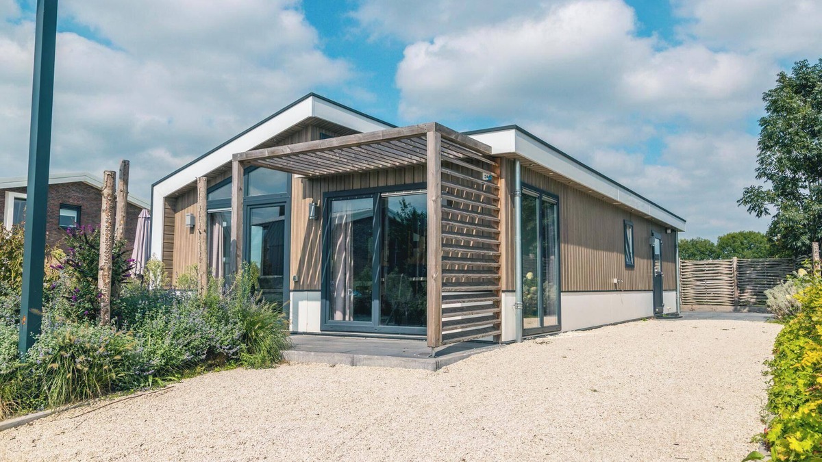 Linden House | Chalet with bedrooms and furnished garden