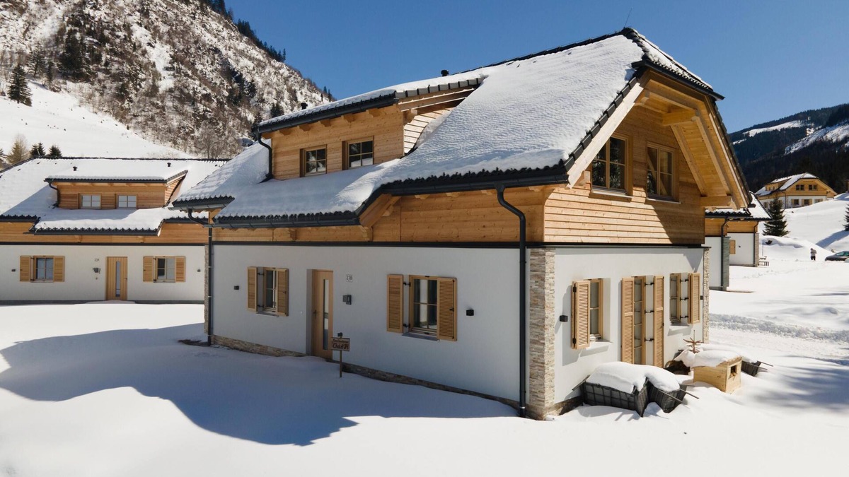 Donnersbachwald Ski Chalet | Chalet with sauna and hot tub near the ski lift
