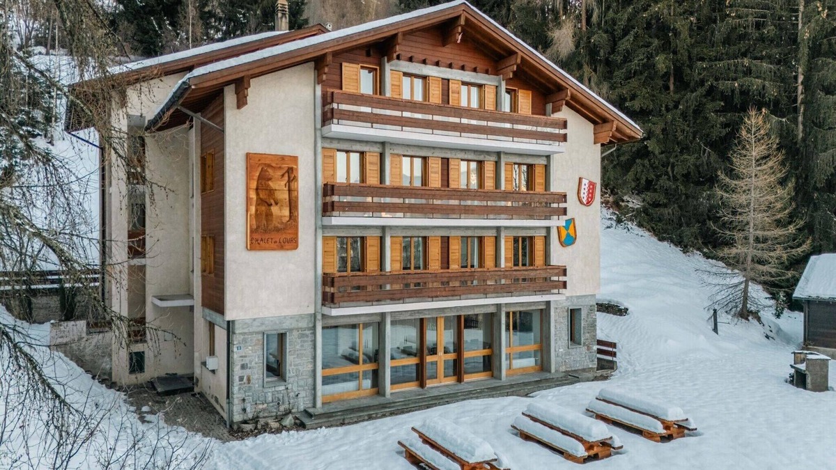 Les Mayens-de-Sion Ski Chalet | Chalet with Stunning Mountain Views