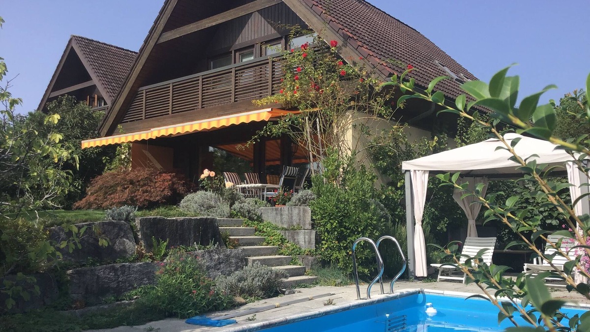 Kaltbrunn Ski Chalet | Chalet with swimming pool and panoramic view of the Alps