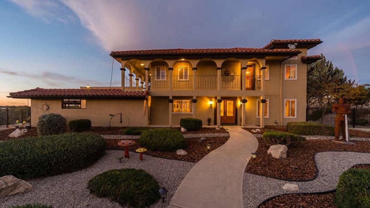 Paso Robles Ski Chalet | Chalet with Vineyard View at High Ridge Manor