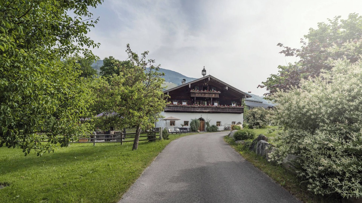 Taxenbach Ski Chalet | Chalet "Wolfbachgut" with Mountain View and Sauna