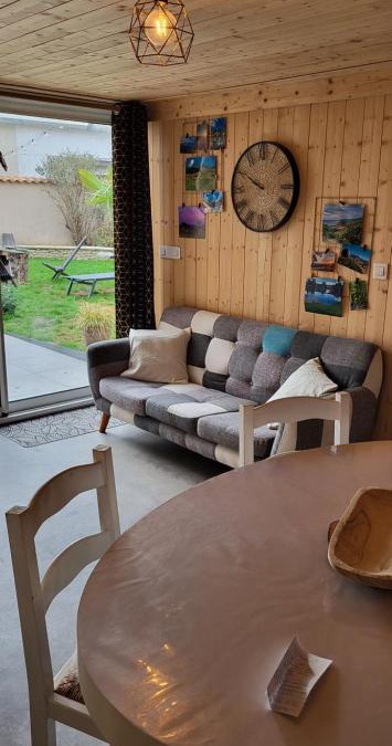 Pont-du-Chateau House | Chalet zen avec son jacuzzi et jardin