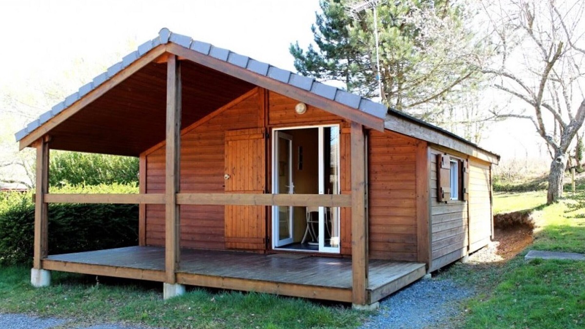 Treignat Cottage | Chalets Familiaux avec Terrasse, Activités en Été et Tous Conforts au Camping 2 Étoiles