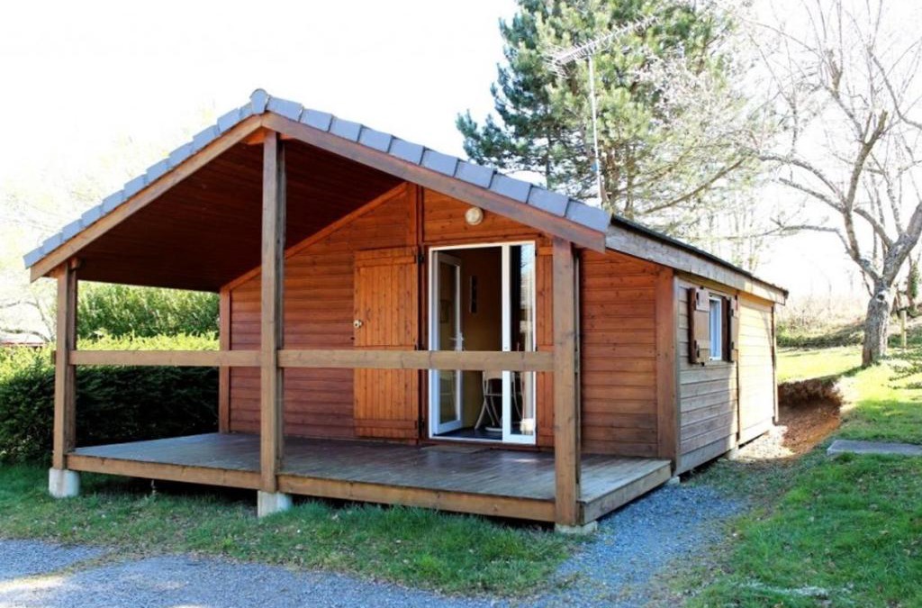 Treignat House | Chalets indépendants en camping 2 étoiles avec terrasse – Idéal famille, activités et jeux pour enfants - FR-1-489-405