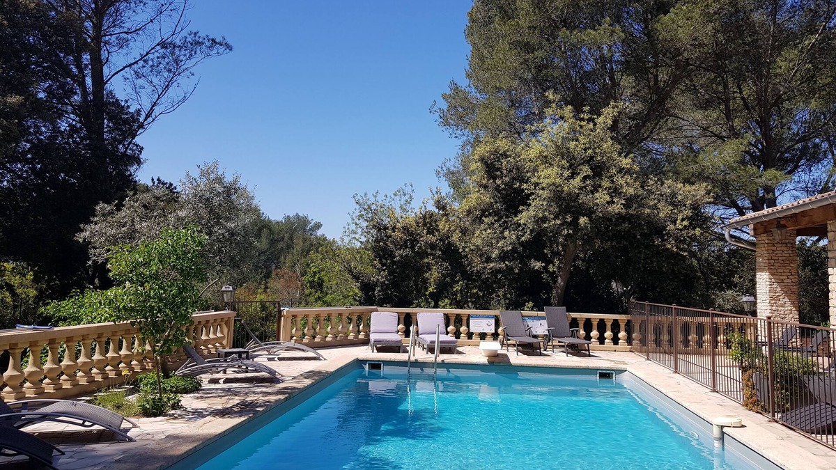 Grans Apartment | Chambre 2 Pers Independante - Cuisine D'ete - Terrasse - Piscine Tennis Petanque