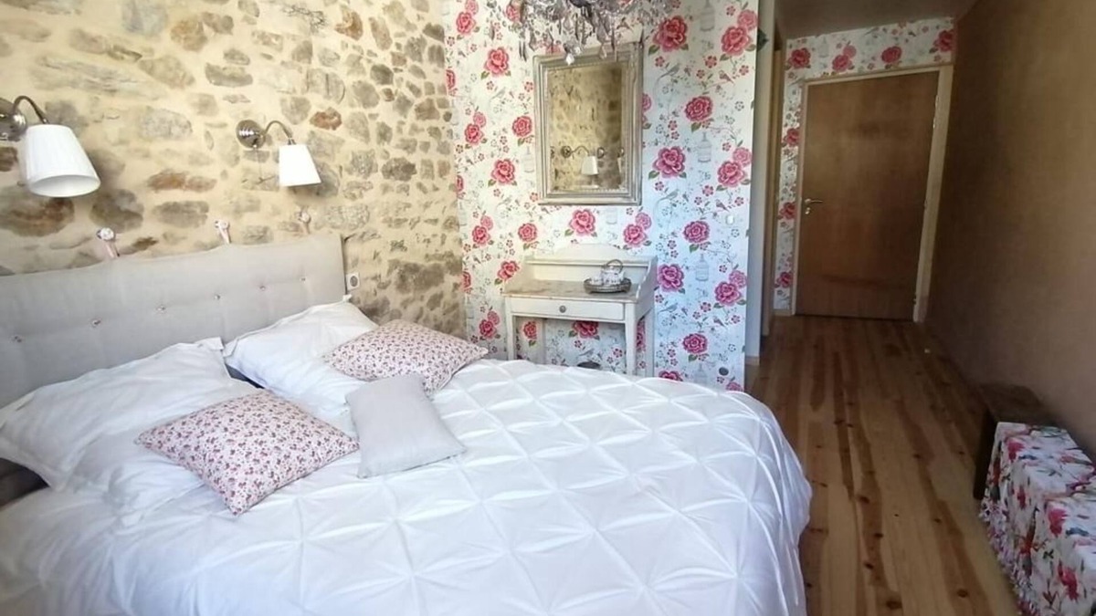 Saint-Bonnet-le-Froid Bed & Breakfast | Chambre Achillée Dans le Charmant Village Gourmand de Saint Bonnet le Froid