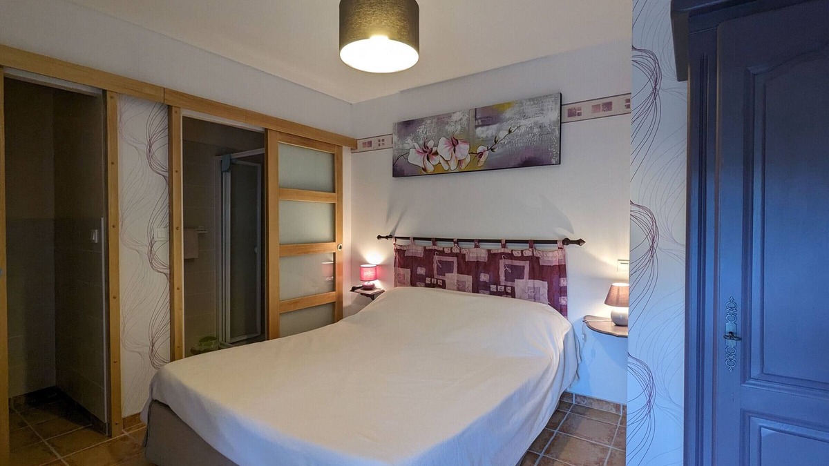 Perassay Bed & Breakfast | Chambre cosy avec accès privé, grand terrain, activités familiales et parking sécurisé en Berry