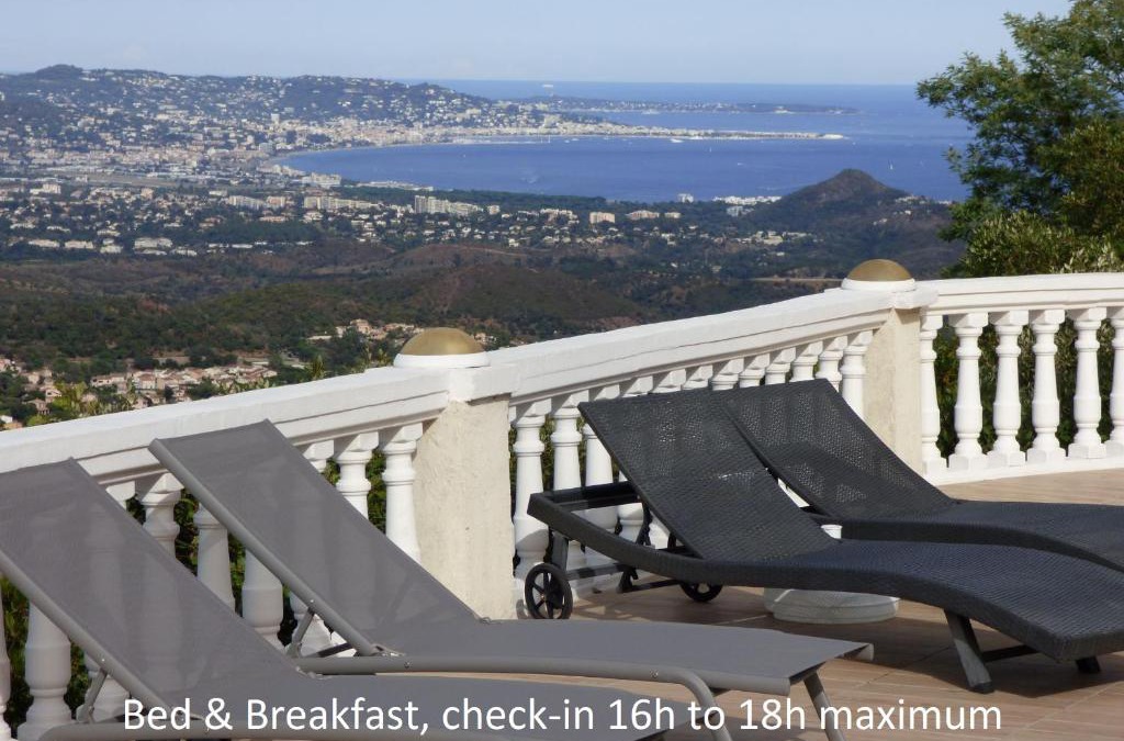 Saint-Raphael Bed & Breakfast | Chambre d'Hôtes avec kitchenette Vue Mer et montagnes L'Estérel Panoramique