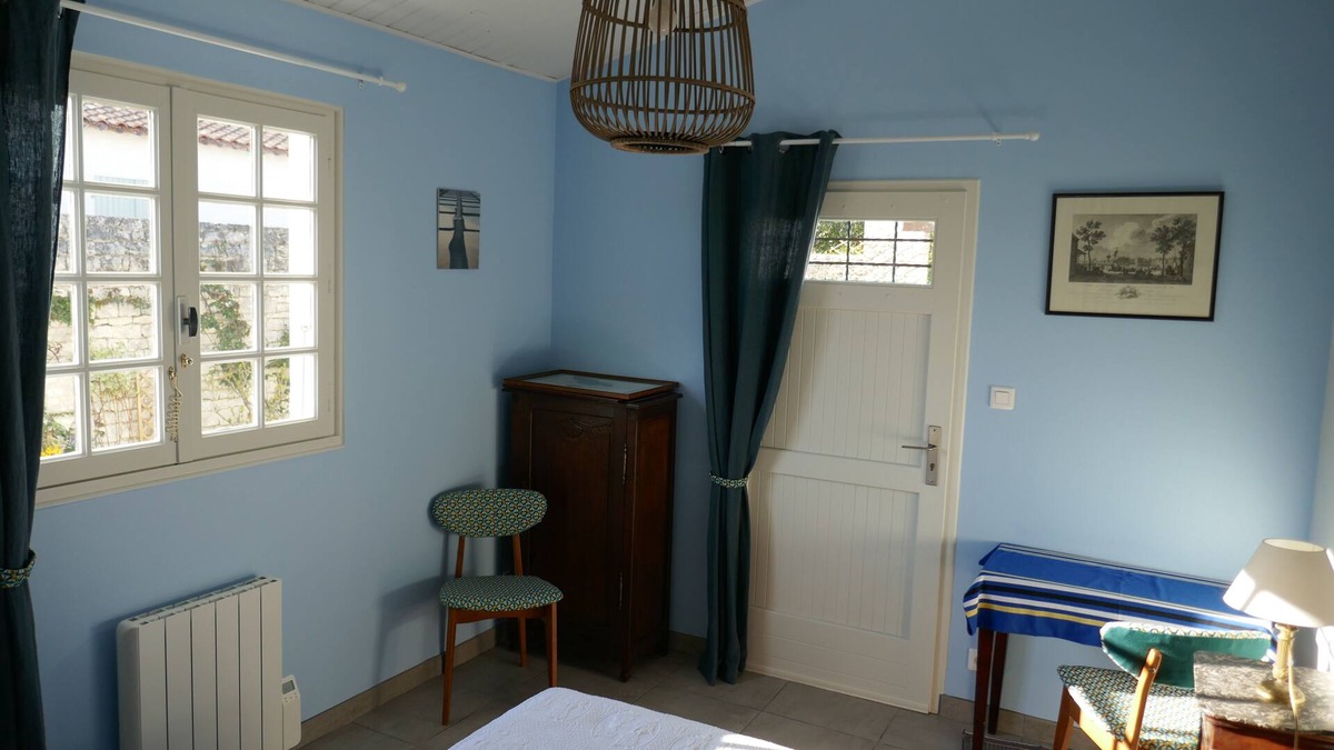 Loix House | Chambre D'hôte Indépendante, au Milieu D'un Jardin Arboré