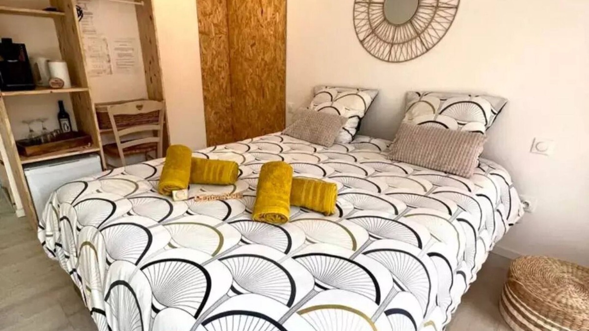 Carcassonne Bed & Breakfast | Chambre D'hôtes 2pers. Spa Privé, Piscine, Table D'hôtes à 3 min Cité Médiévale