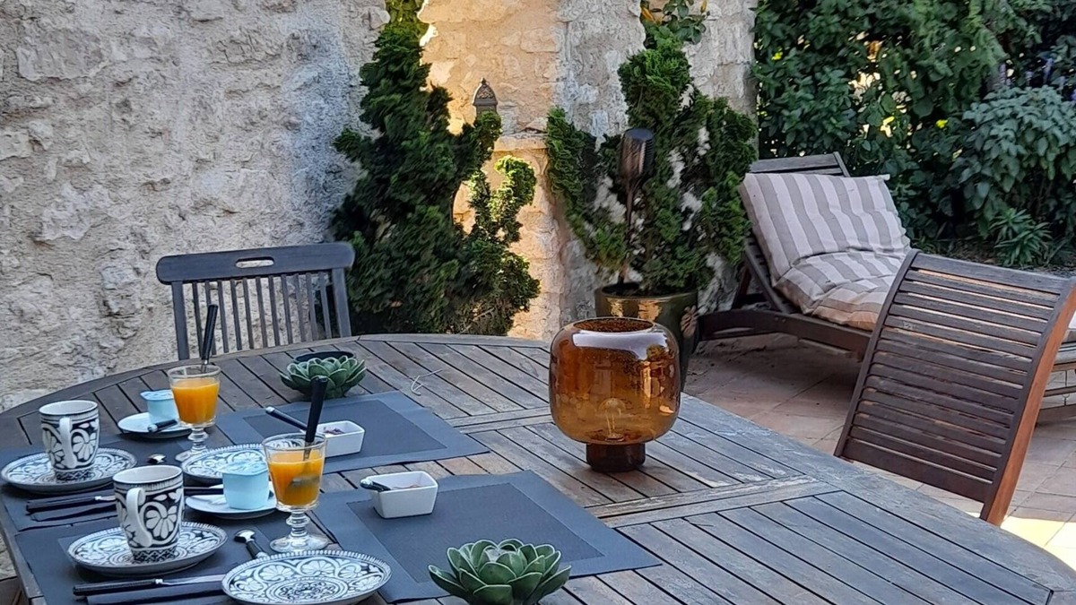 Chateau-Landon Bed & Breakfast | Chambre d' Hôtes Dans un Parc Paysagé