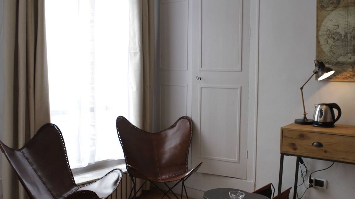 Centre Ville Bed & Breakfast | Chambre d'hôtes "Jules Verne" garden view. Breakfast included