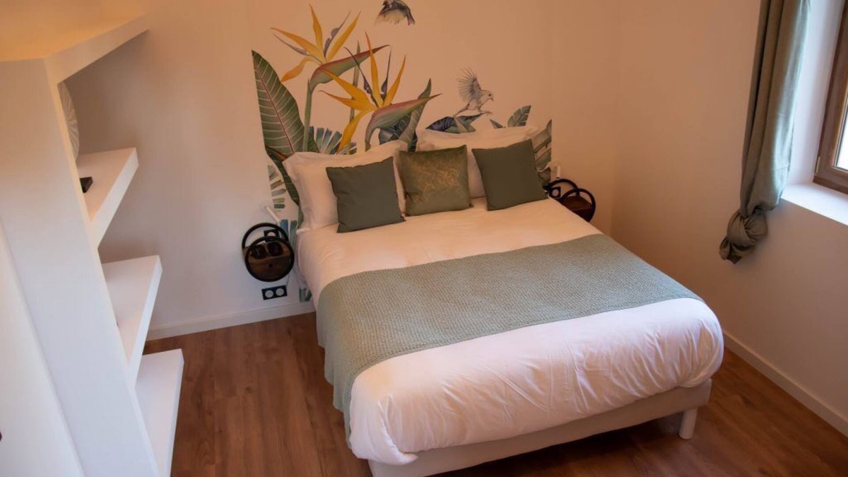 Le Castellet Bed & Breakfast | Chambre d'hôtes with swimming pool, jacuzzi, sauna and working in the vineyards