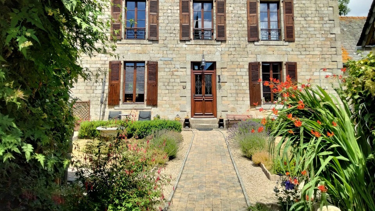 Lescouet-Gouarec Bed & Breakfast | Chambre D'hote in an Old Presbytery in the Heart of Brittany