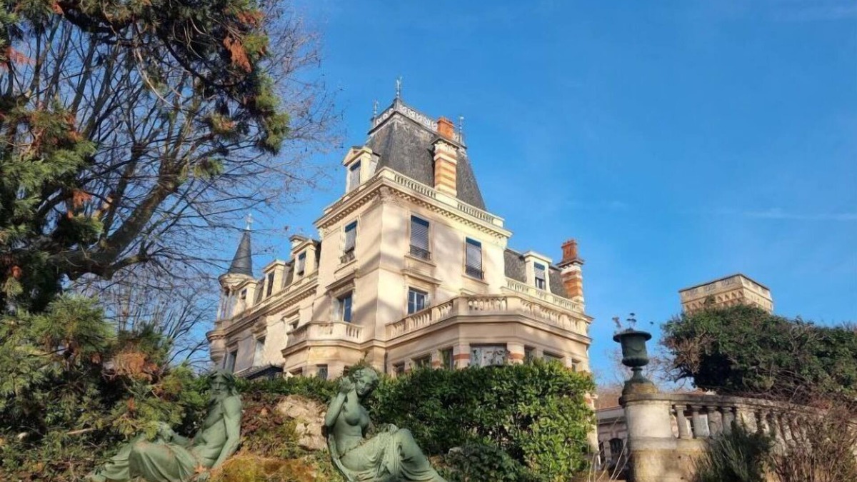 Feyzin Apartment | Chambre D'hote Dans une Villa 1900, une Immersion Dans la Culture Française. 2