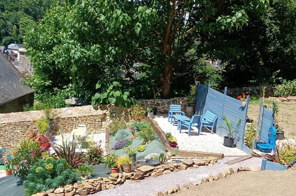 Lanvallay Bed & Breakfast | Chambre d'hote Familiale de la maison Bleue