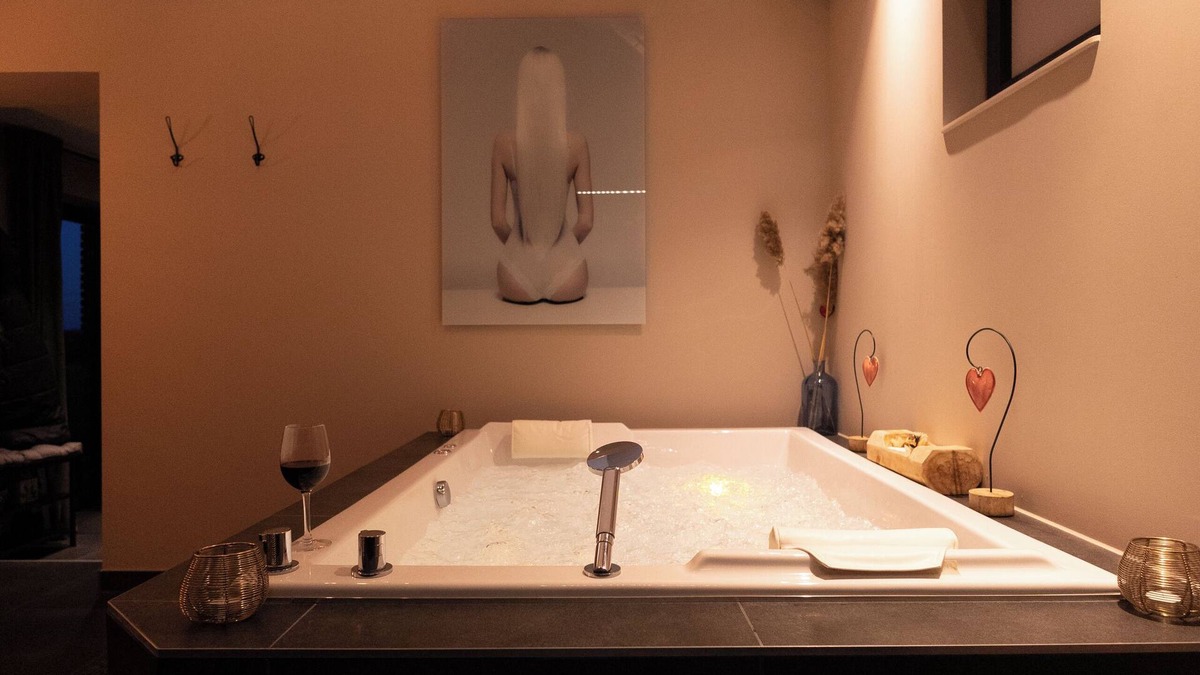 Boeseghem Bed & Breakfast | Chambre d'hôte with private spa, whirlpool bath and infrared sauna