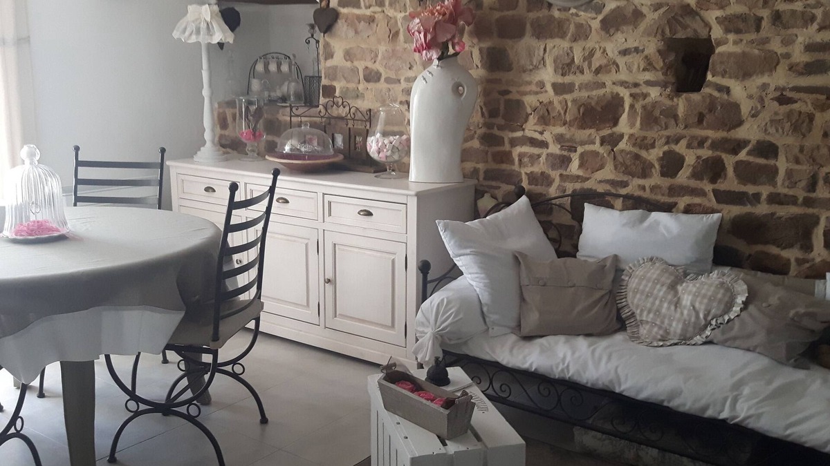 Montpinchon House | Chambre d'Hôtes 2 La Clef des Champs with breakfast