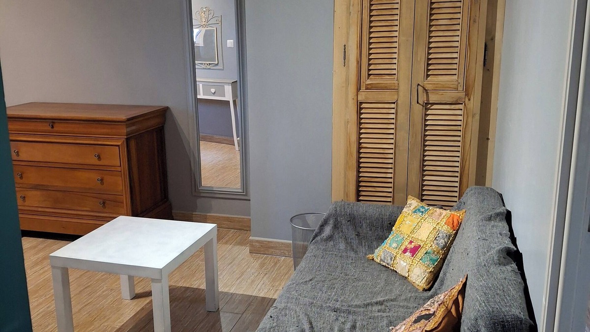 Rasteau Bed & Breakfast | Chambre Dans Maison D'hôte Récente. A L'étage. WC Indépendant, TV, Wifi