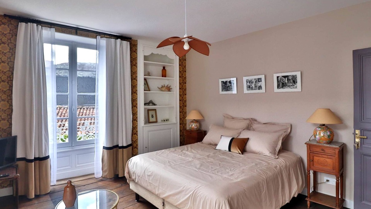 Montbron House | Chambre des curiosités - shared bathroom