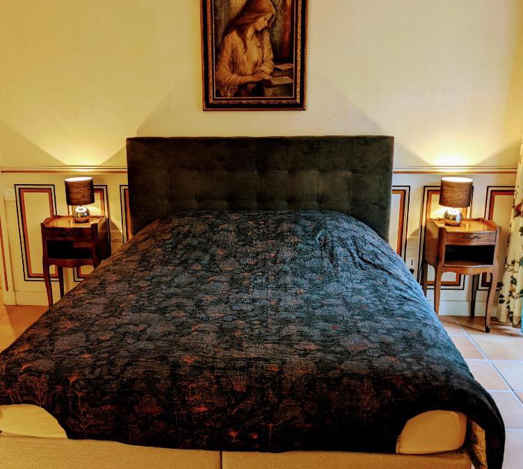 Salles-Arbuissonnas-en-Beaujolais House | Chambre du Champrenard
