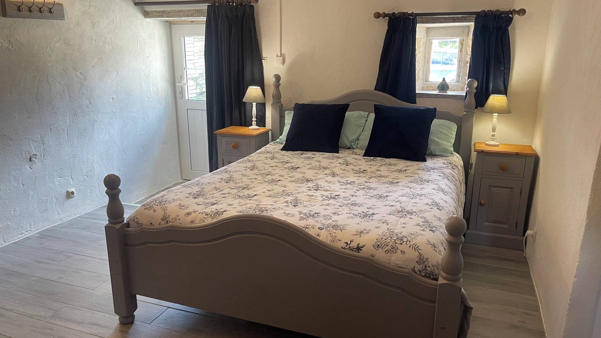 Brux Bed & Breakfast | Chambre du Jardin, bed and breakfast - family room, sleeping 1-4