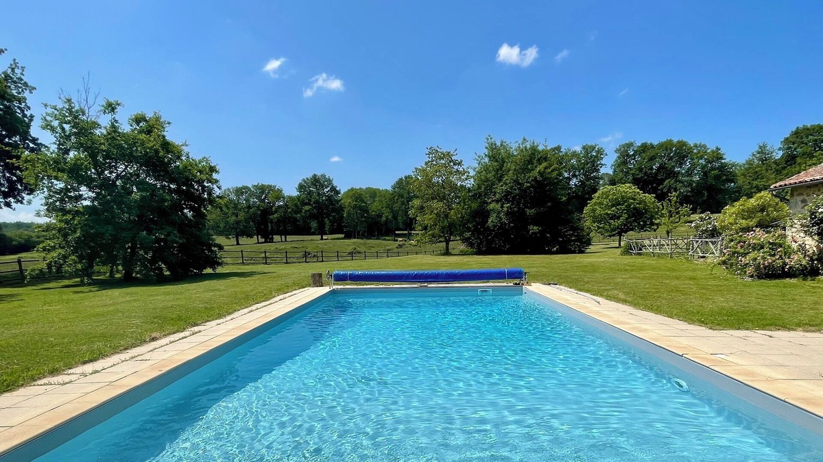 Saint-Laurent-sur-Gorre Bed & Breakfast | Chambre Avec Piscine et Parc Arboré
