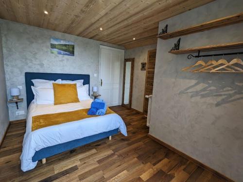 Sapois Bed & Breakfast | Chambre Gentiane - 2 Lits Doubles & Sauna, Idéale Famille - FR-1-589-747