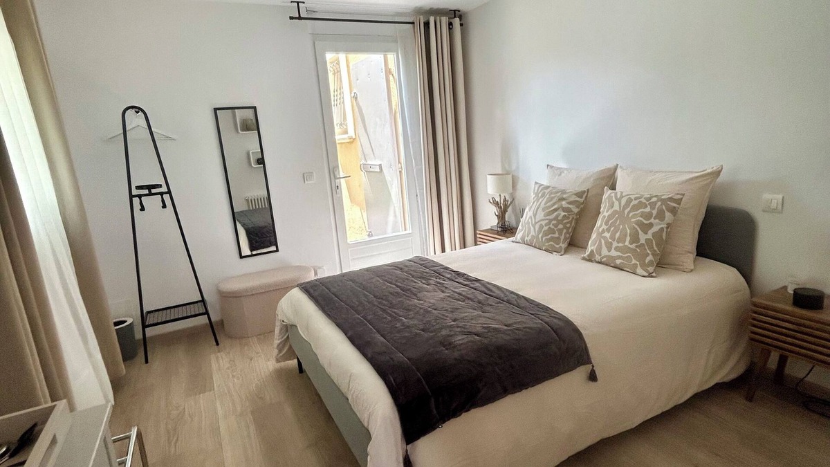 Taillades House | Chambre L - At the foot of the Luberon