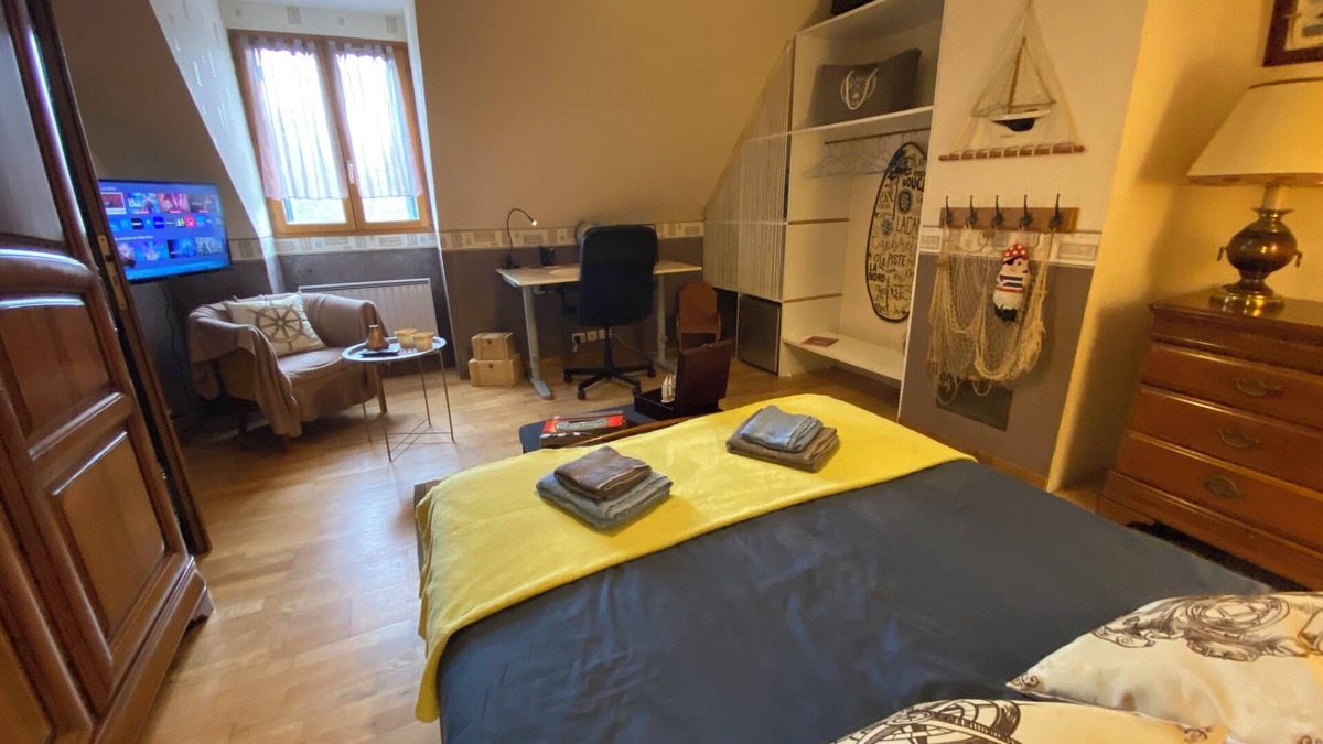 Le Vaudoue Bed & Breakfast | Chambre Nautique and its garden