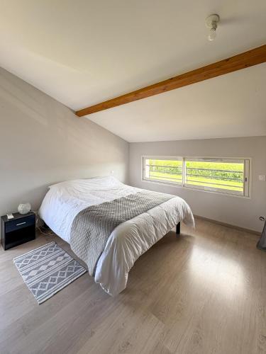 Montauban House | Chambre Séverine, Élégance avec balcon privé