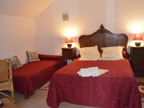 Montchevrier Bed & Breakfast | Chambres confortables et jardin ombragé dans une ferme du XIXème siècle près de Châteauroux - FR-1-591-699