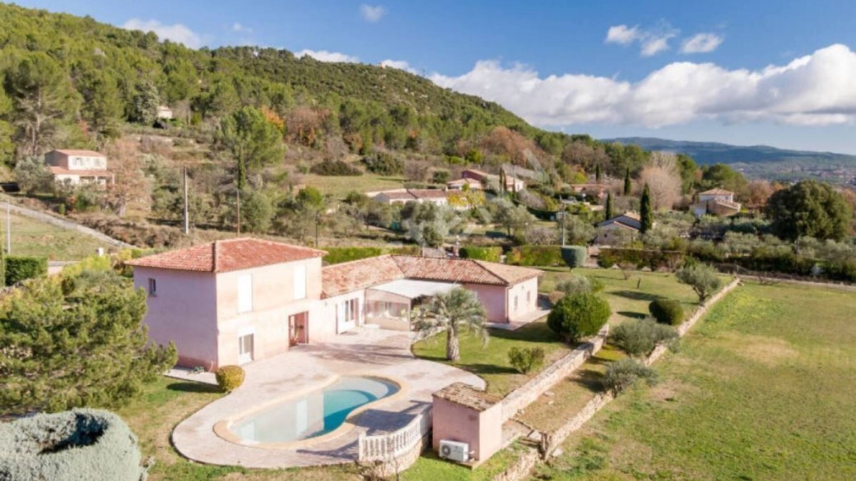 Salernes House | Chambres D'hôtes au Calme Absolu, vue sur la Campagne, Idéale Pour les Familles