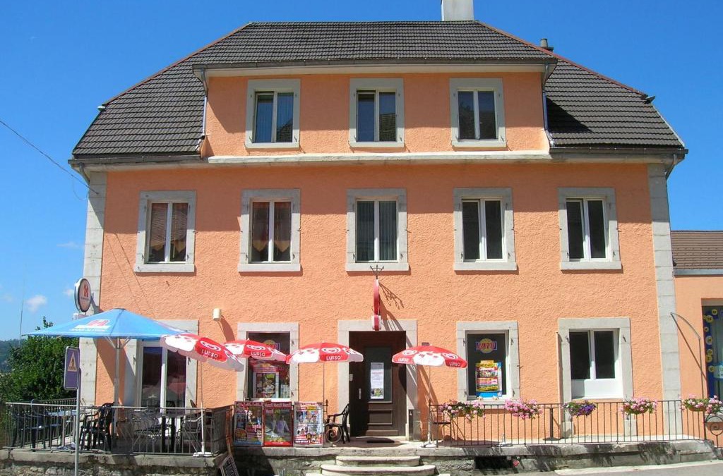 Les Brenets House | Chambres d'Hotes Le Passiflore