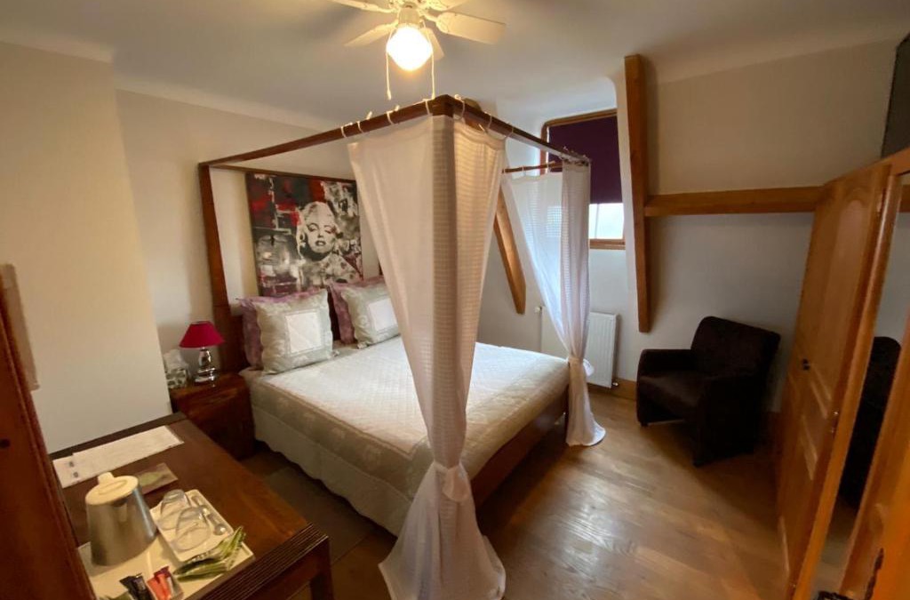 Cenac-et-Saint-Julien Bed & Breakfast | Chambres Les Plantous de Severo