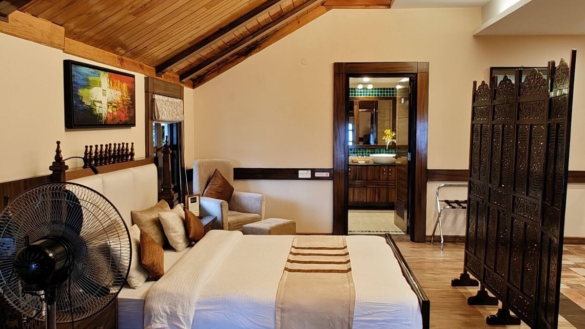 Kayiavir Plungdung Hotel | Chamong Chiabari