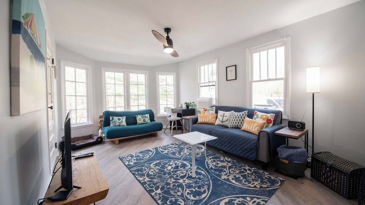 South Haven House | Champagne Cottage - Cottage Retreat w/Lake Michigan Access!