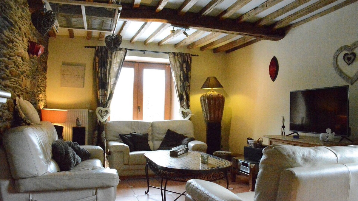Champlon House | Champlon Villa near Forest