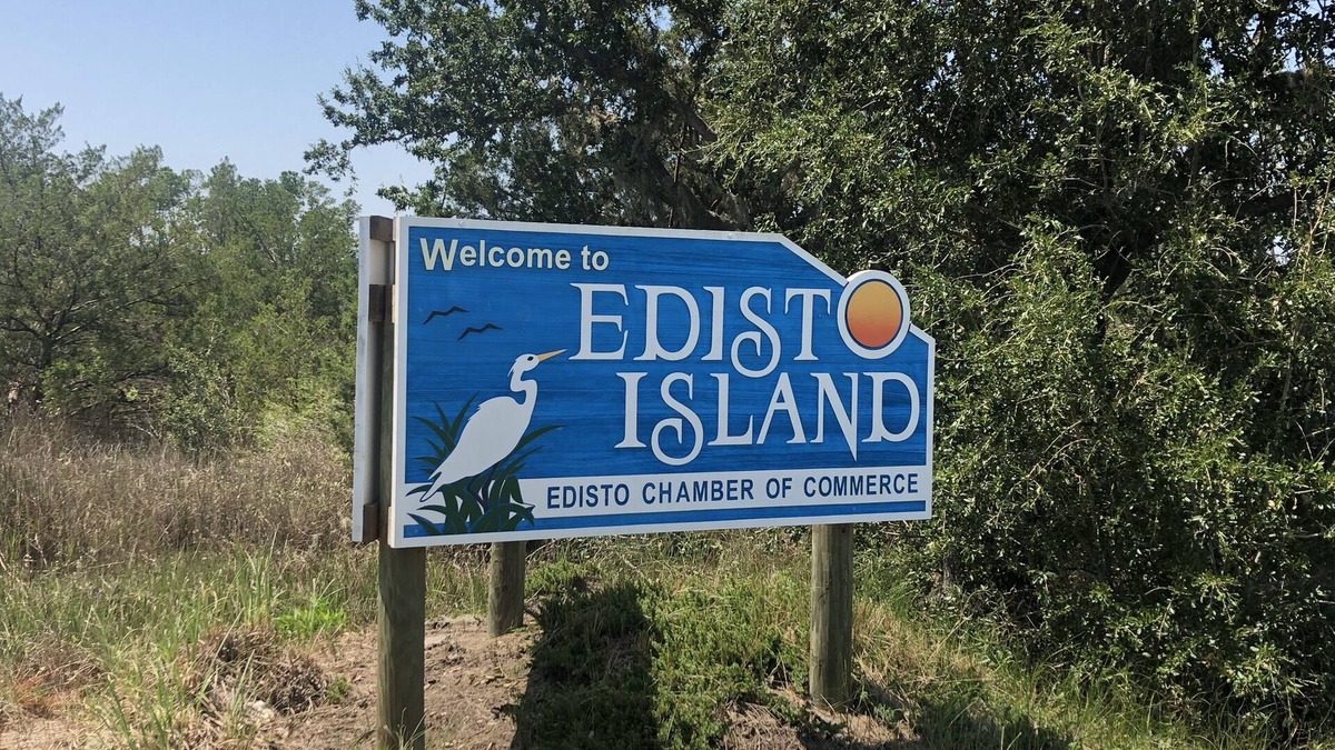 Oak Grove Villa | Change your attitude at Changes in Latitude on Edisto Island, And just get away.