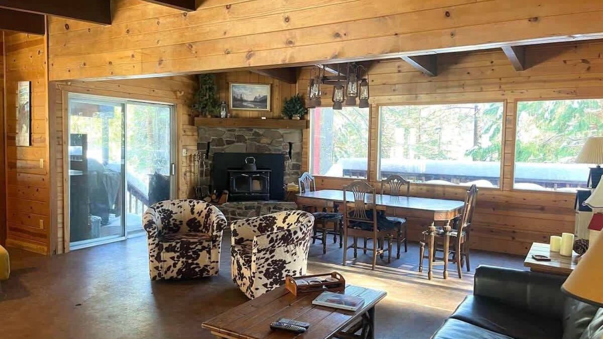 Strawberry House | Changes in Altitude – Spacious Family Cabin Near Pinecrest Lake & Dodge Ridge