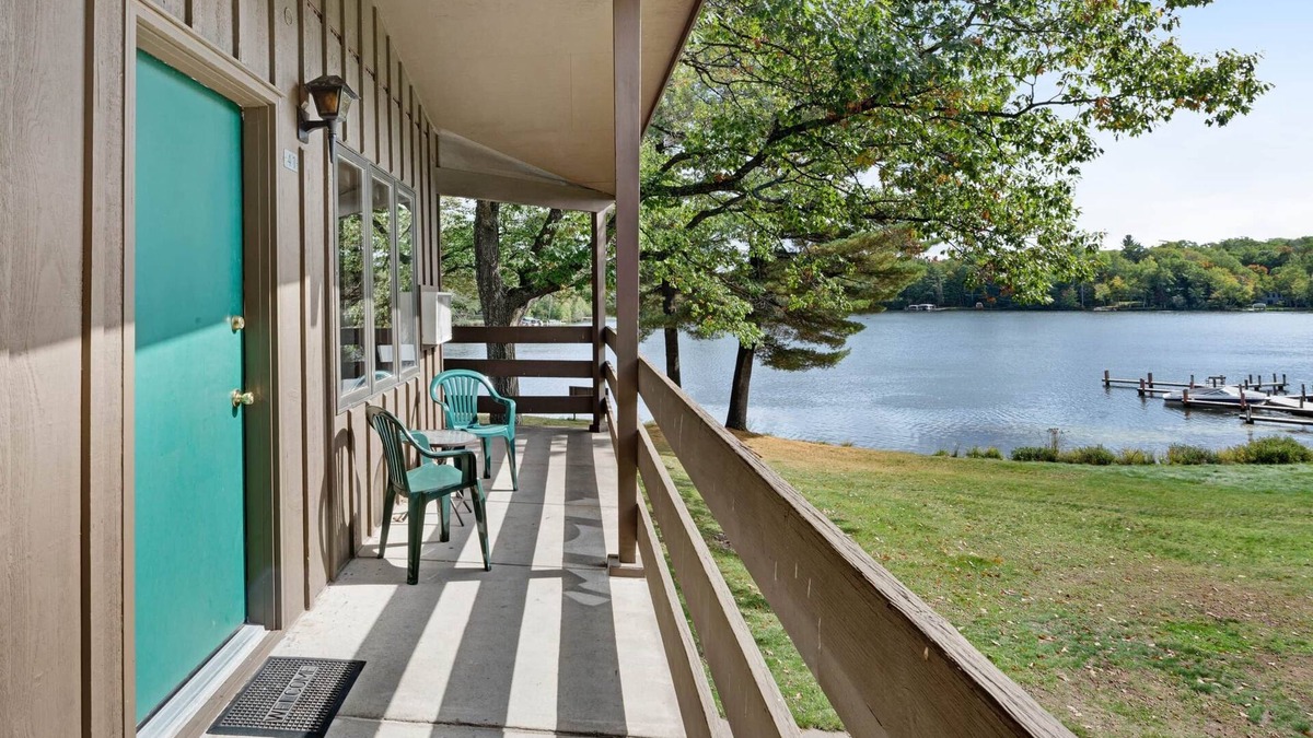 Eagle River Apartment | Chanticleer Inn 41